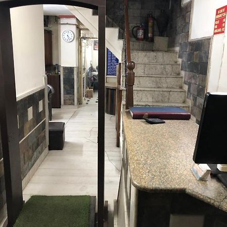 Hotel Yes Please Lodge New Delhi Ngoại thất bức ảnh