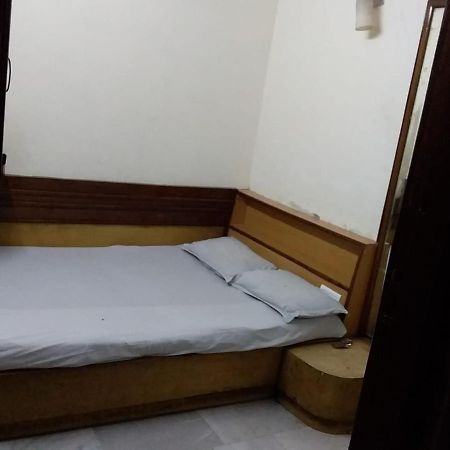 Hotel Yes Please Lodge New Delhi Ngoại thất bức ảnh
