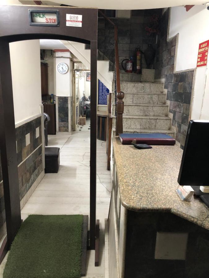 Hotel Yes Please Lodge New Delhi Ngoại thất bức ảnh